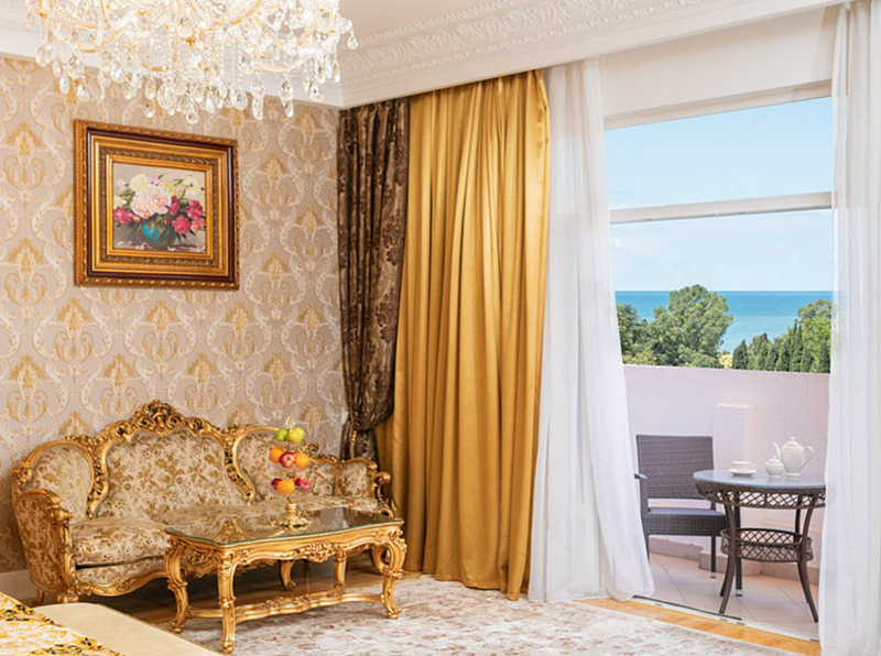 Джуниор-сюит (студия)